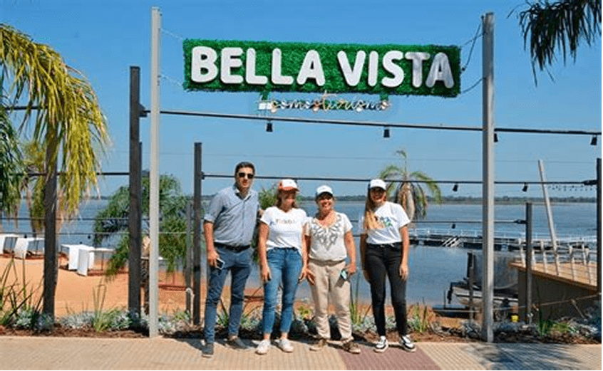 Auditorio de la Casa de la Cultura con espectáculo artístico en Bella Vista